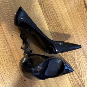 OPYUM PUMPS IN PATENT LEATHER WITH BLACK HEEL